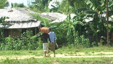 তমব্রু সীমান্তে আতঙ্ক, এলাকা ছাড়ছেন মানুষ (ভিডিও)