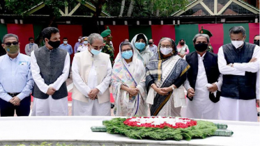 টুঙ্গিপাড়ায় বঙ্গবন্ধুর সমাধিতে প্রধানমন্ত্রীর শ্রদ্ধা