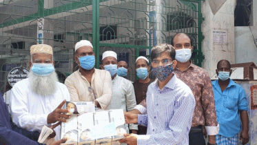 মসজিদে মাস্ক নিয়ে হাজির ইউএনও