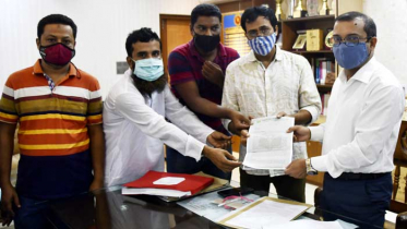 করোনায় ক্ষতিগ্রস্ত পুস্তক ব্যবসায়ীদের প্রণোদনার দাবিতে স্মারকলিপি