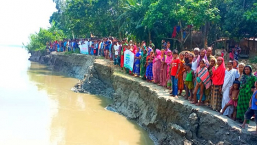 ভাঙন থেকে রক্ষা পেলেন গাইবান্ধার তিন চরের মানুষ (ভিডিও)