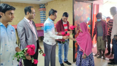 ভালোবাসা দিবসে পথশিশুদের মধ্যাহ্নভোজ ও উপহার বিতরণ