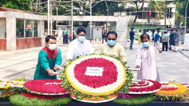 বঙ্গবন্ধুর প্রতিকৃতিতে আওয়ামী স্বেচ্ছাসেবক লীগের শ্রদ্ধা