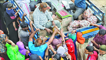 ১১০ টাকায় তেল বিক্রির ঘোষণা দিয়েও তা স্থগিত করলো টিসিবি