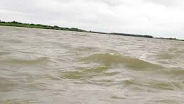 বিপদসীমার নিচ দিয়ে প্রবাহিত হচ্ছে নদীর পানি 