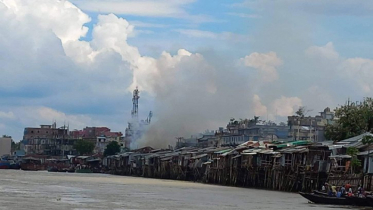 খুলনার বড় বাজারে আগুন, নিয়ন্ত্রণে কাজ করছে ৬ ইউনিট