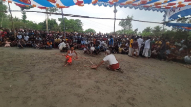 সিরাজগঞ্জে কৃষকদের ঐতিহ্যের লাঠিবাড়ি খেলা