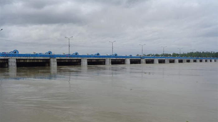 পানির গতি নিয়ন্ত্রণে রাখতে তিস্তা ব্যারেজের ৪৪টি জলকপাট খুলে দেয়া হয়েছে- সংগৃহীত পানির গতি নিয়ন্ত্রণে রাখতে তিস্তা ব্যারেজের ৪৪টি জলকপাট খুলে দেয়া হয়েছে- সংগৃহীত