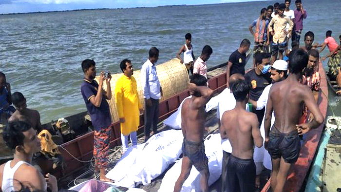 নেত্রকোনার মদন উপজেলার হাওরে নৌকা ডুবিতে ১৭ জনের লাশ উদ্ধার করা হয়