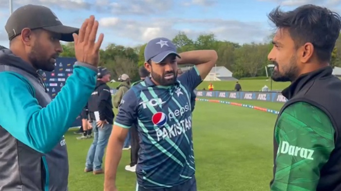 বাবর আজম ও মোহাম্মদ রিজওয়ানের সঙ্গে আলাপরত টাইগার তারকা লিটন দাস বাবর আজম ও মোহাম্মদ রিজওয়ানের সঙ্গে আলাপরত টাইগার তারকা লিটন দাস