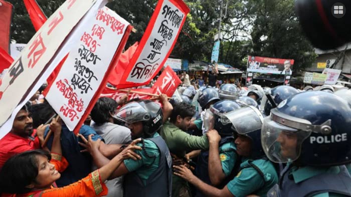 শাহবাগ মোড়ে বাম গণতান্ত্রিক জোটের বিক্ষোভ মিছিলে পুলিশের বাধা