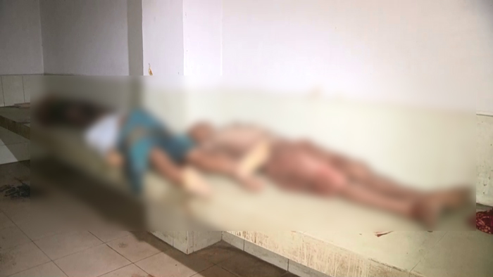 হাসপাতালের মর্গে রাখা তিনজনের লাশ। হাসপাতালের মর্গে রাখা তিনজনের লাশ।