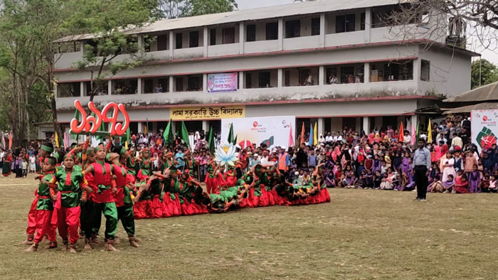 কোয়ান্টাম কসমো স্কুল ও কলেজের মনোমুগ্ধকর এই প্রদর্শনী