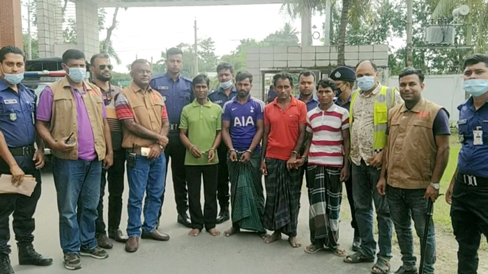 গ্রেফতারকৃতদের কয়েকজন