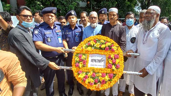 সকল শ্রেণিপেশার মানুষের ফুলেল শ্রদ্ধা সকল শ্রেণিপেশার মানুষের ফুলেল শ্রদ্ধা