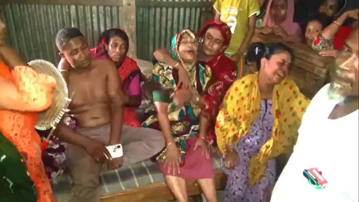 নিখোঁজদের বাড়িতে চলছে শোকের মাতব নিখোঁজদের বাড়িতে চলছে শোকের মাতব