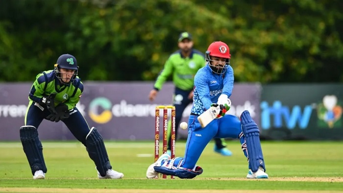 ২১ রানে ২ উইকেট নেয়ার আগে ১০ বলে ৩১ রানের ঝোড়ো ইনিংস খেলেন ম্যাচসেরা রশিদ খান