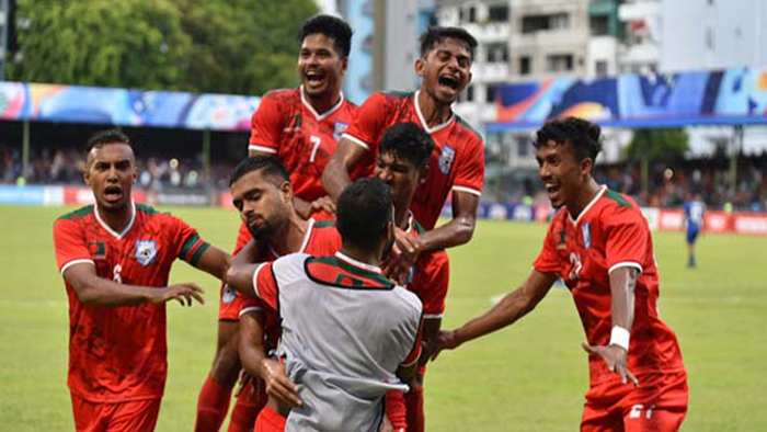 জয়ের আনন্দে উদ্বেলিত টিম বাংলাদেশ