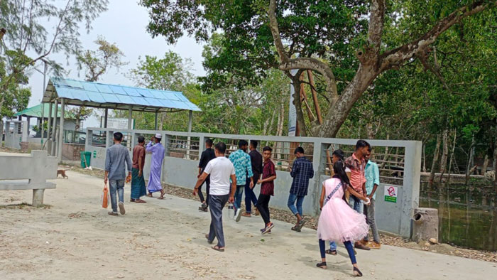 সুন্দরবনে করমজল পর্যটন স্পট এলাকার দৃশ্য